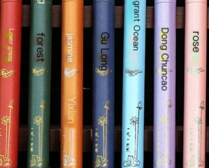 Sandalwood Incense Sticks with Aloeswood & Mugwort — 9 Scents, 20g